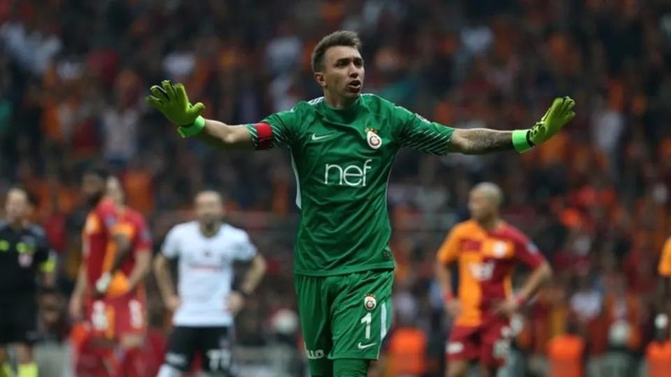 Fernando Muslera gidiyor yerine o isim geliyor