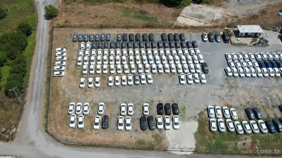 İstanbul'da sıfır otomobil sorunu yaşanırken çileden çıkaran görüntüler! Stok araçlar böyle bekletiliyor 1