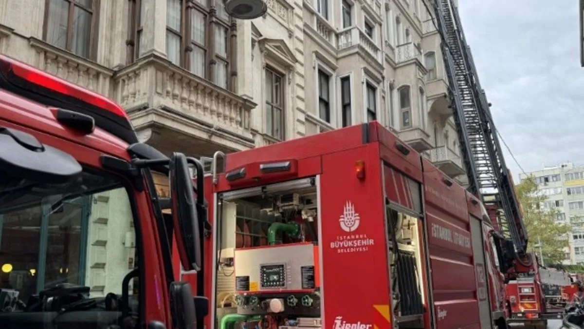 Beyoğlu'nda otelde yangın paniği!