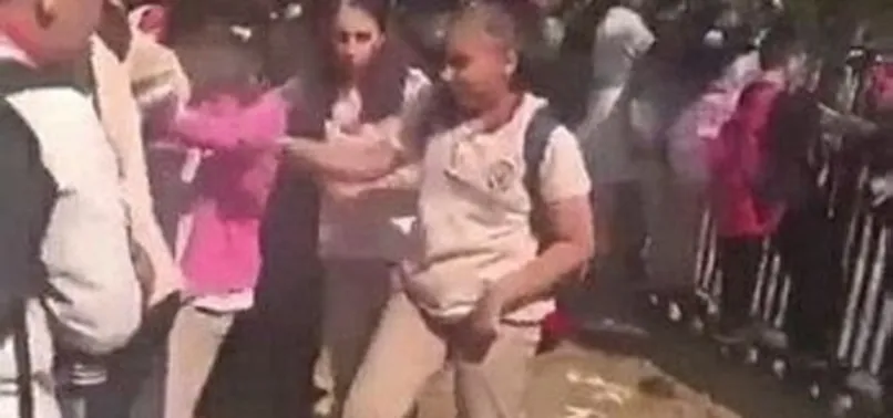 CHP'li İBB'nin hizmet anlayışı sıfırın altı! Esenyurt’ta okul yolu çamur gölüne döndü! Velilerden sert tepki...