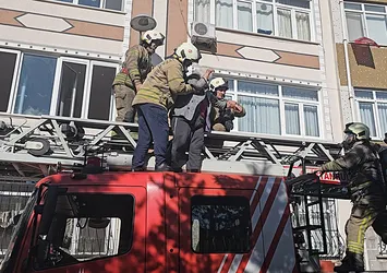 Fatih'teki binada yangın: 5 kişi kurtarıldı