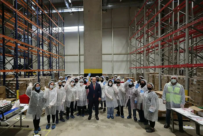 Bakan Mustafa Varank'tan Amazon Türkiye'nin operasyon merkezine ziyaret: 5,5 milyon vatandaşımıza hijyen kitlerini ulaştırdık - 5