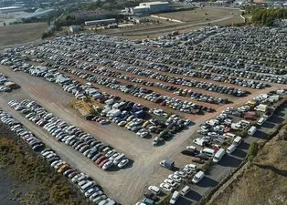 Ankara'da yediemin otoparkındaki araçlar çürümeye terk edildi