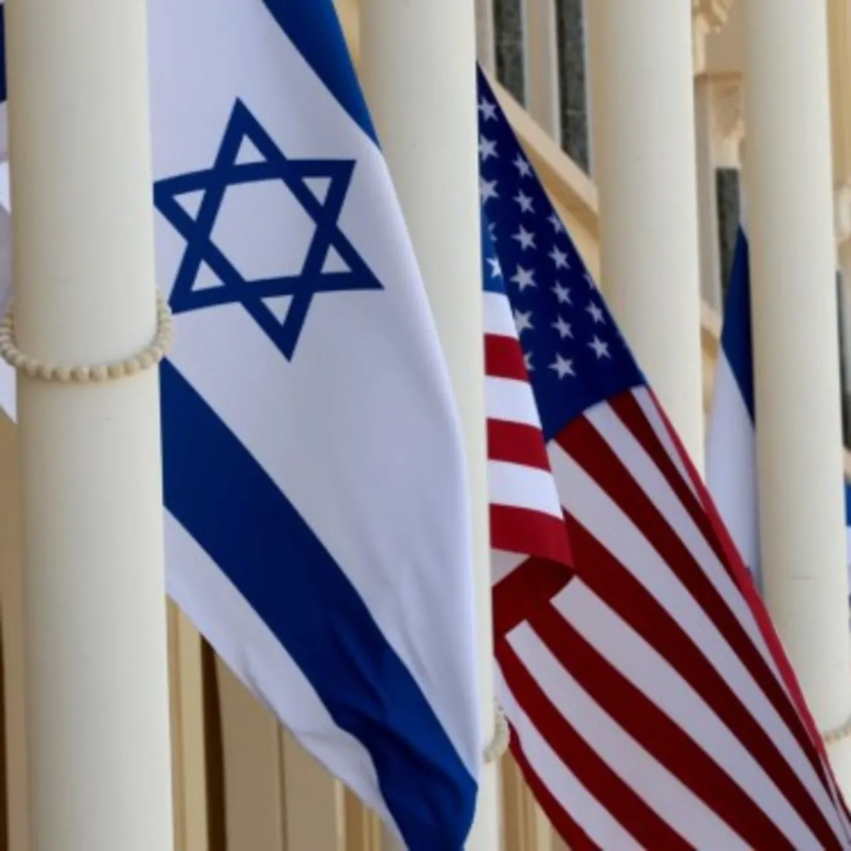 İran'dan ABD ve İsrail'e ekonomik tehdit: Bankalar hedefte