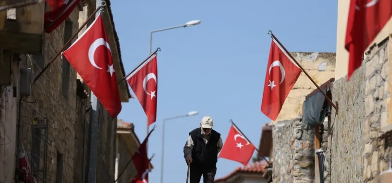 Bu köyde evlerden Türk bayrakları inmiyor