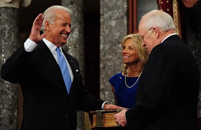 Dünya bu fotoğrafı konuşuyor! İşte ABD Başkanı Joe Biden’ın yemin töreninde el bastığı İncil'in sırrı - 5