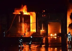 Antalya'da soğuk hava deposunda yangın