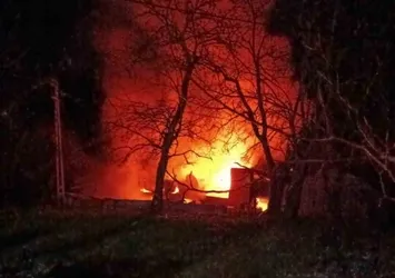 Kastamonu'da 2 katlı ahşap ev küle döndü