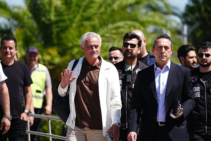 İşte Mourinho’nun hayalindeki Fenerbahçe forveti! O isim için tüm şartlar zorlanacak! Kadıköy’e dünya yıldızı...