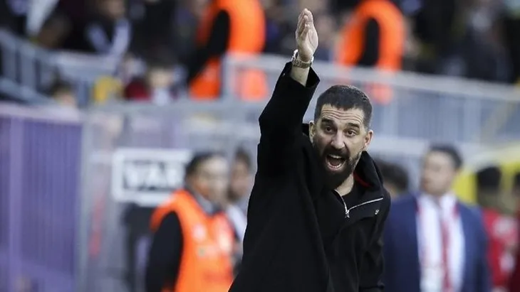 Arda Turan’dan Galatasaray’a transfer çıkarması! O futbolcunun peşinde düştü…