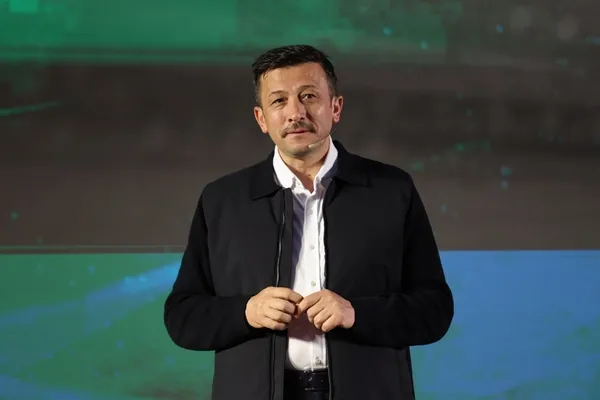 AK Parti İzmir adayı Hamza Dağ’dan gençlere yeni müjde: İlk bine giren öğrencilere 50 bin lira başarı ödülü