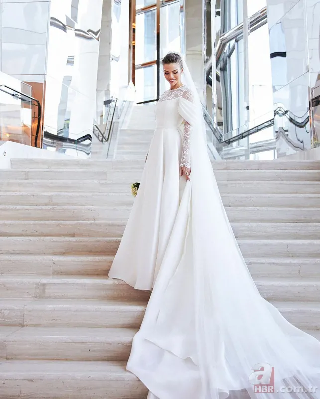 İbrahim Tatlıses'in Yasemin Şefkatli’ye taktığı takının fiyatı dudak uçuklattı 10