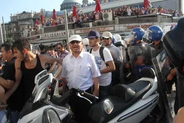 15 Temmuz'da tankın içerisinde yakalanan FETÖ'nün eski emniyet müdürü Mithat Aynacı hakim karşısında - 2