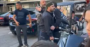 Kadıköy’de maganda dehşeti! Araçla çarptığı kadın bayıldı