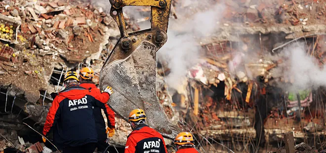 Konya Selçuklu’da bina çöktü!