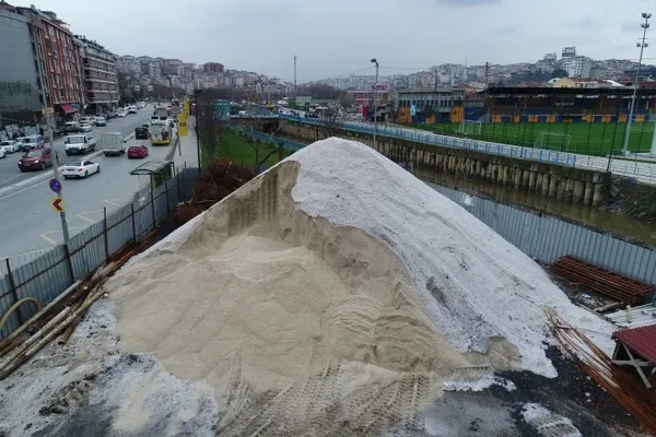 Kar yağışı İstanbul'a giriş yaptı ekipler alarm durumuna geçti - 2