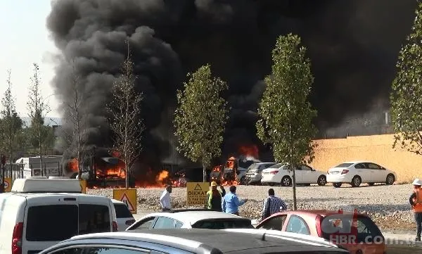 Ankara'da park halindeki 6 araç alev alıp yandı 6