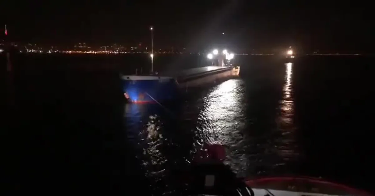 İstanbul Boğazı'nda arıza yapan gemi Ahırkapı'ya çekildi