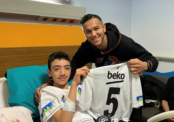 Aile ve Sosyal Hizmetler Bakanlığı: Josef de Souza’nın depremzede çocuğu evlat edindiği iddiası yalan