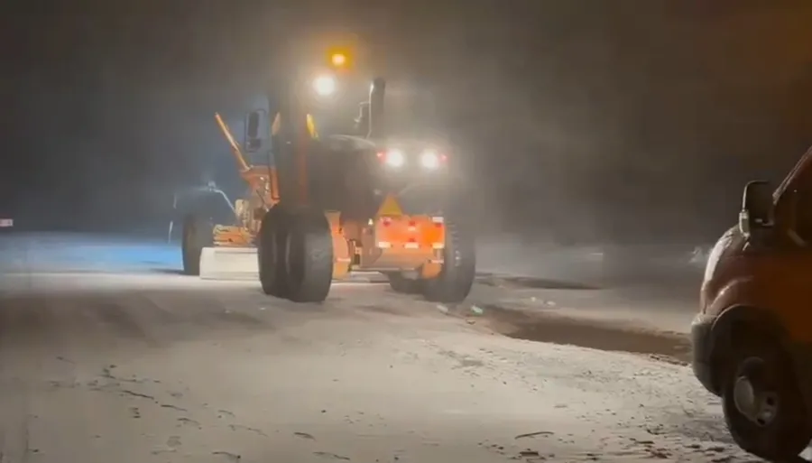 sanliurfada-kar-ulasimi-felc-etti-araclar-mahsur-kaldi-1772920837294.jpg Şanlıurfa'da kar ulaşımı felç etti! Araçlar mahsur kaldı - 1