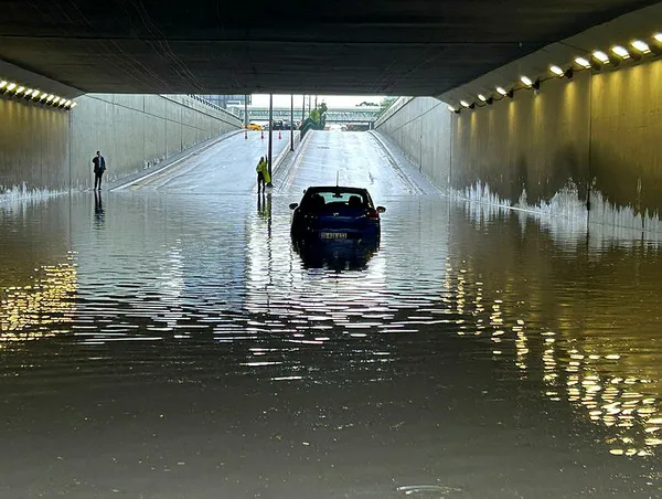Son dakika | TOBB Genel Kurulu'nda platform çöktü! Başkent'i her yağışta sel götürüyor - 4