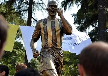 Ahmet Çakar: Alex'in heykeli yıkılmalı