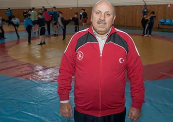 Güreş camiasının duayen ismi Reşit Karabacak hayatını kaybetti