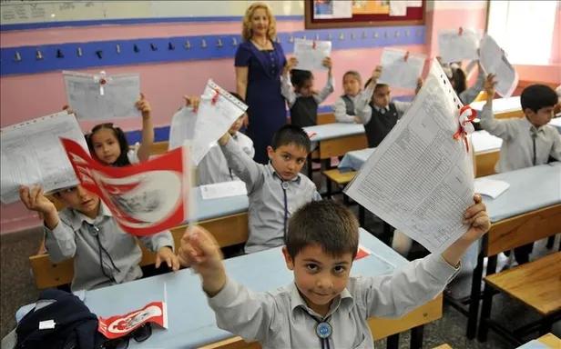 Okullar ne zaman kapanıyor? 2022 yaz tatili ne zaman başlıyor? Karneler ne zaman alınıyor? MEB takvimi...