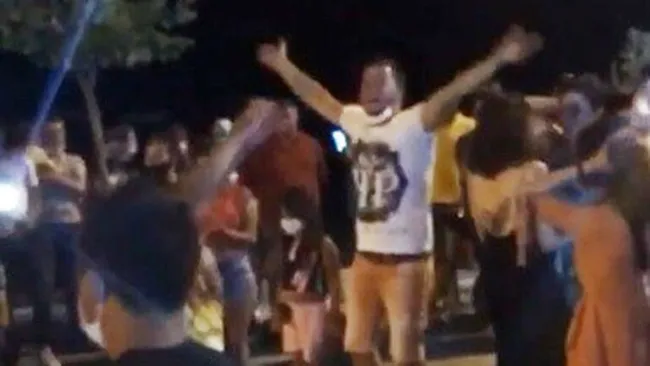 Bursa’da koranavirüse inat göbek atan ve teşvik eden 6 kişi gözaltına alındı - 1