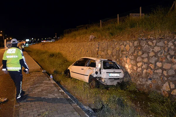 Kahramanmaraş'ta feci kaza! Yolcu otobüsüyle çarpışan otomobil sulama kanalına devrildi - 2