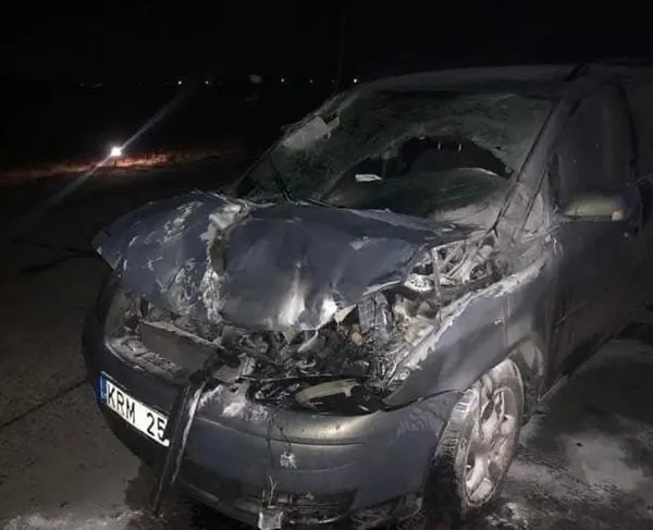 boylesi-gorulmedi-araciyla-savas-ucagina-carpti-1615577525735.jpg Böylesi görülmedi! Aracıyla savaş uçağına çarptı! - 2
