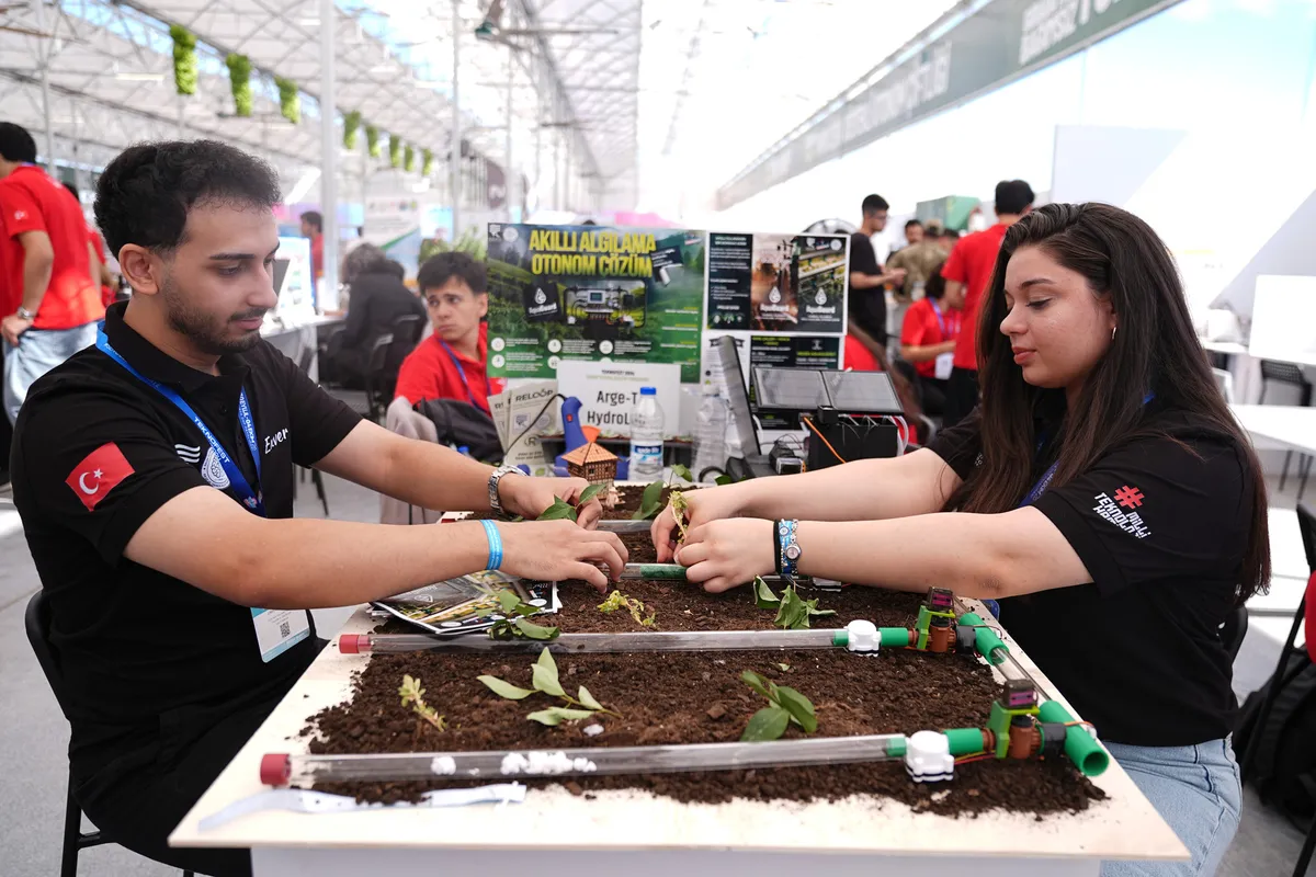 Festivalde bilim şovları ve eğitici atölyeler de düzenleniyor.