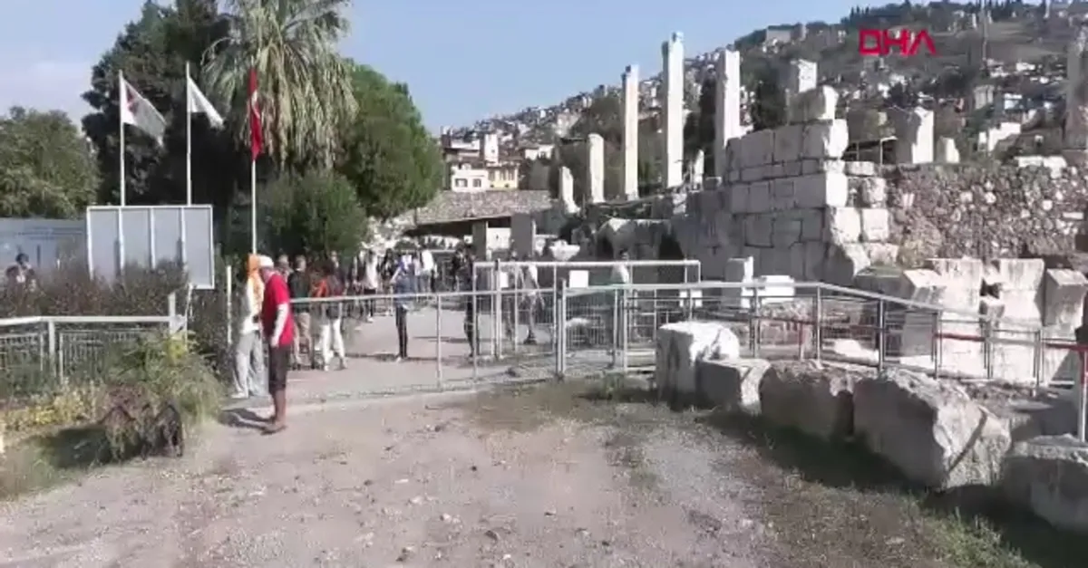 İzmir'de Smyrna Antik Kenti'nde bulundu! Kime ait olduğu araştırılıyor