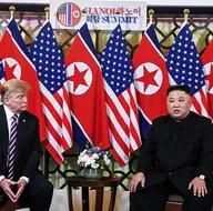 Trump ve Kim Vietnamın başkenti Hanoide bir araya geldi
