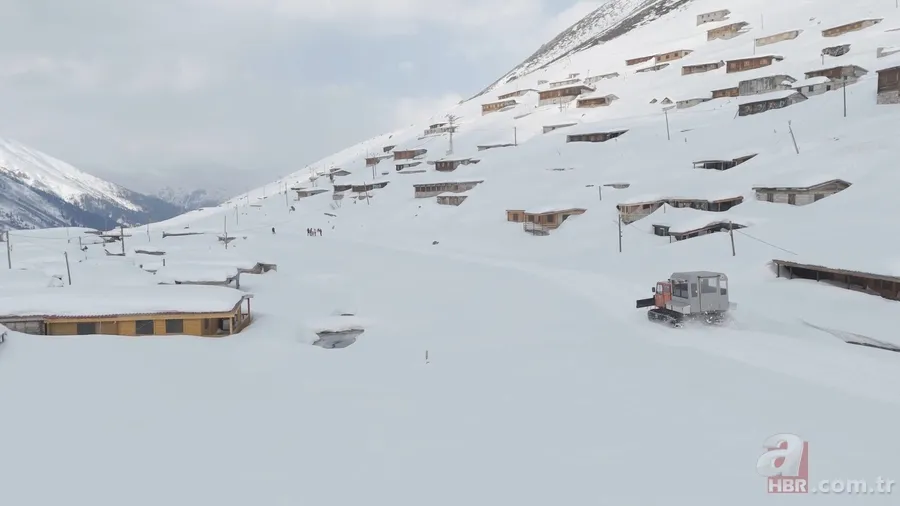 Rize Çamlıhemşin'de kar kalınlığı 3 metreyi aştı; evler kayboldu 1