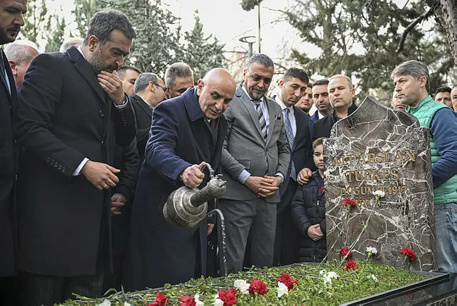 Cumhur İttifakı’nın ABB Başkan adayı Turgut Altınok’tan Mansur Yavaş’a sosyal medya belediyeciliği eleştirisi