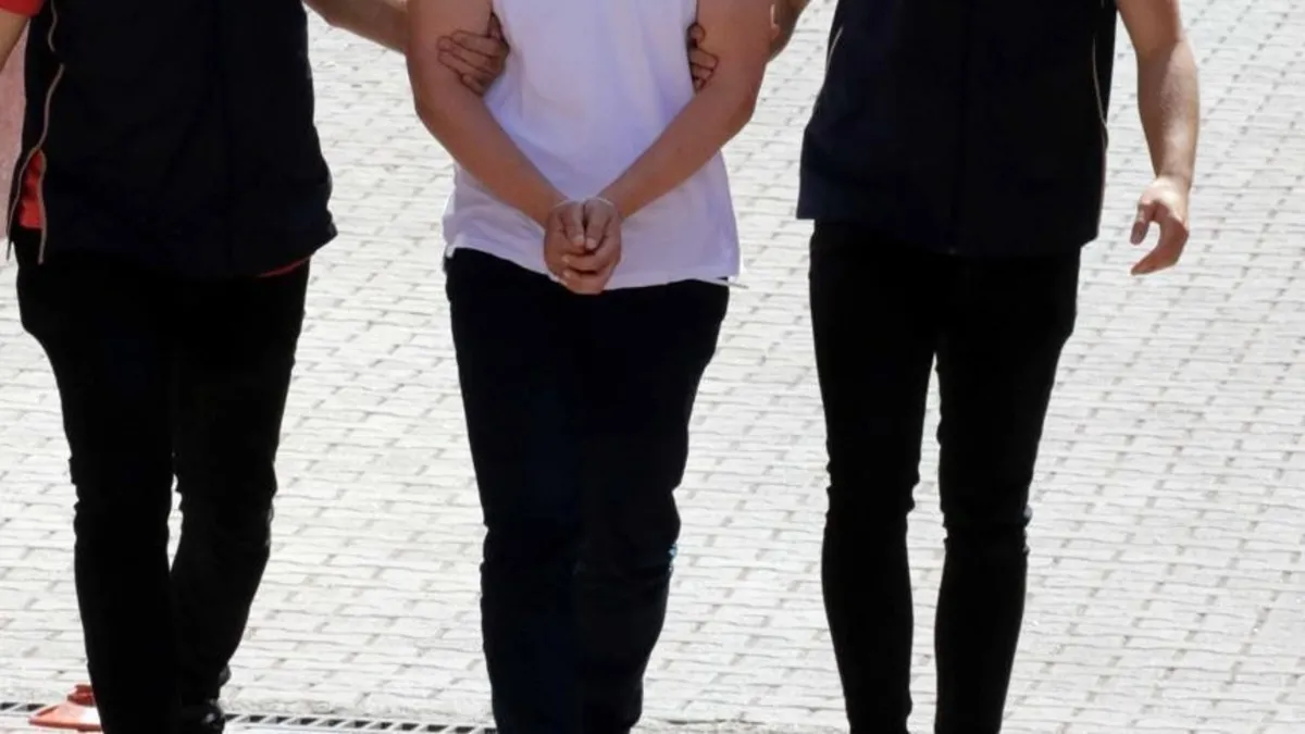 Mersin'de babasını silahla başından vurarak yaralayan çocuk tutuklandı