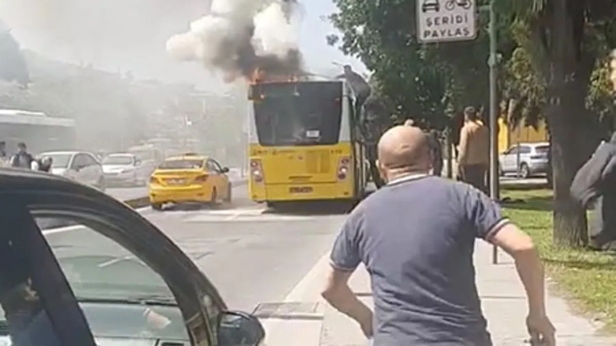 Kağıthane'de İETT otobüsü cayır cayır yandı Tüpünü alan vatandaş koşarak