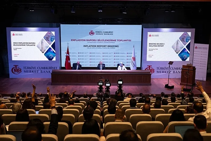 2025in-2-enflasyon-raporu-merkez-bankasindan-2025-ve-2026-enflasyonu-icin-flas-tahmin-1747909880329.jpeg TCMB Başkanı Karahan, ʺYaptığımız faiz artışları, mevduat ve kredi fiyatlamalarına beklentilerimiz ölçüsünde yansıdı.ʺ dedi. (AA)