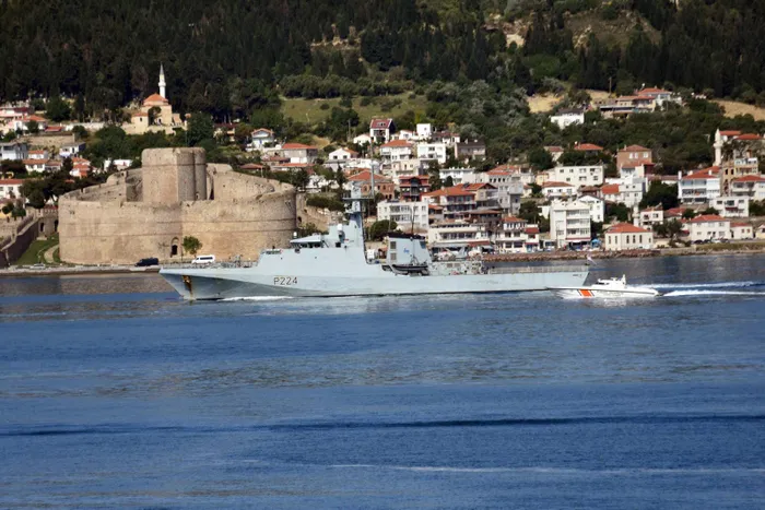 Son dakika: İngiliz savaş gemisi Çanakkale Boğazı'ndan geçti - 3