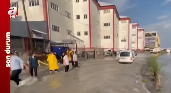 Son dakika: Sağanak İstanbul'u vurdu! Başakşehir ve Esenyurt'u su bastı | Araçlar yolda kaldı - 6