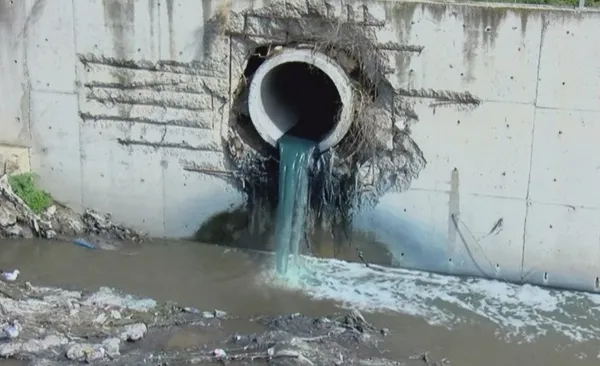 İstanbul’da derelere pislik içinde kaldı! Dereler ölüm saçıyor İBB’ye tepki yağıyor