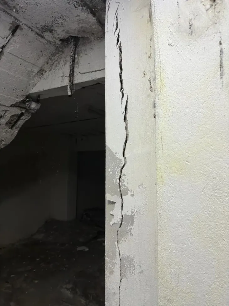 Bakırköy’de esnafı tedirgin eden manzara: Demirler eğrilmiş beton dökülüyor