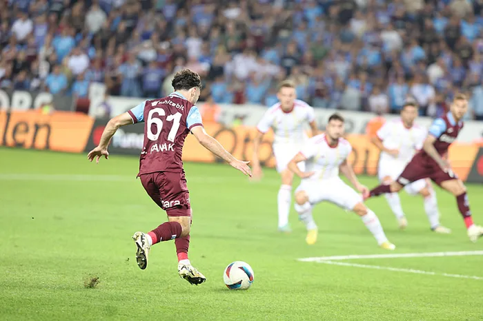 canli-yayin-trabzonspor-avrupa-liginde-tur-pesinde-ilk-duduk-caldi-1722537094439.jpg Trabzonspor Avrupa Ligi'nde bir üst tura yükseldi! - 1