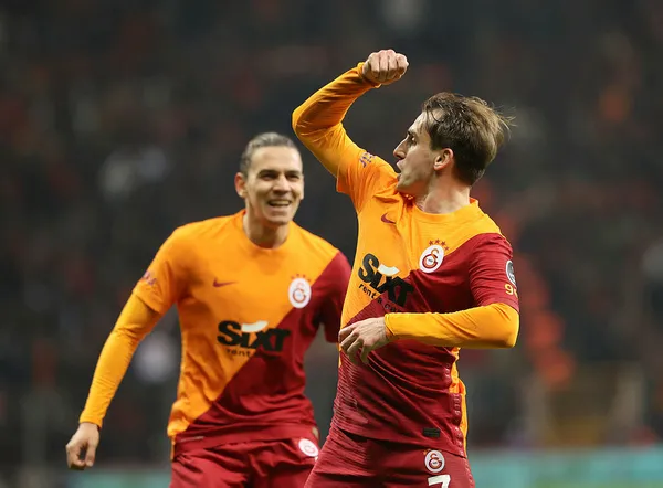 dev-derbide-cimbom-besiktasi-devirdi-galatasaray-2-1-besiktas-mac-sonucu-ozet-1647284922483.jpg Dev derbide Cimbom Beşiktaş'ı devirdi! Galatasaray 2-1 Beşiktaş (MAÇ SONUCU-ÖZET) - 2