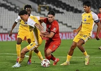 Maccabi Tel Aviv oyuncuları milli futbolcumuz Aral Şimşir'e saldırdı!