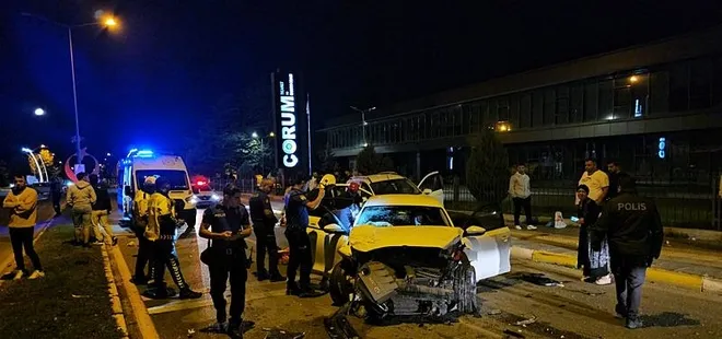 Çorum'da otomobil park halindeki araca çarptı! 3 kişi yaralandı