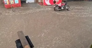 Diyarbakır’da sağanak kırdı geçti: Yollar göl oldu