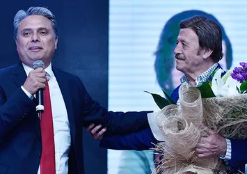 Selami Şahin'i çiçekle kutladı