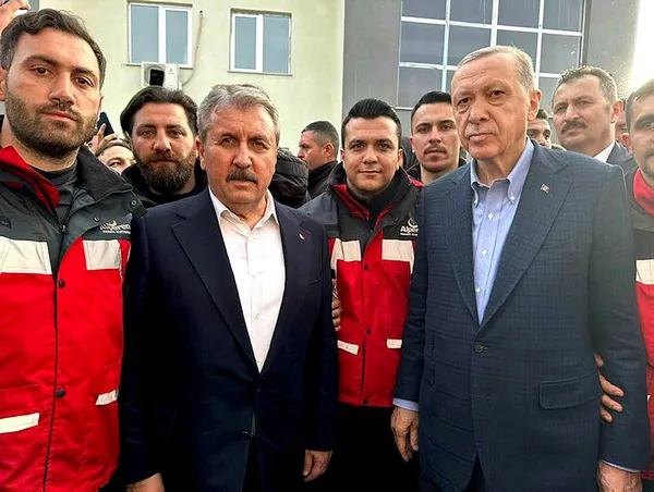 Başkan Erdoğan Alperen Ocakları arama- kurtarma ekibiyle görüştü
